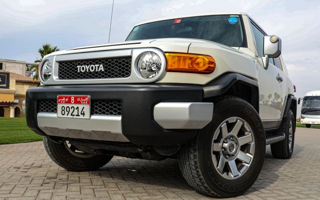 Toyota FJ Cruiser - image 1