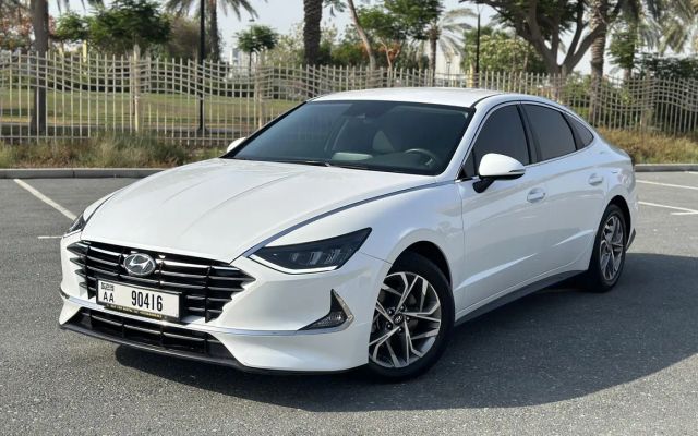 Hyundai Sonata - image 1