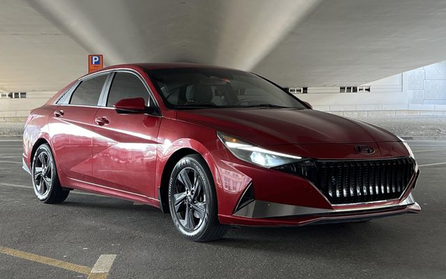 Hyundai Elantra - image 4