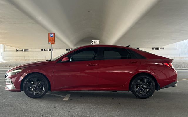 Hyundai Elantra - image 2