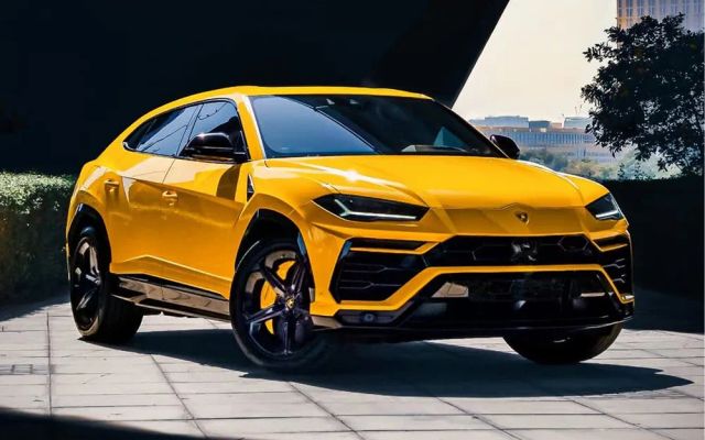 Lamborghini Urus - image 1