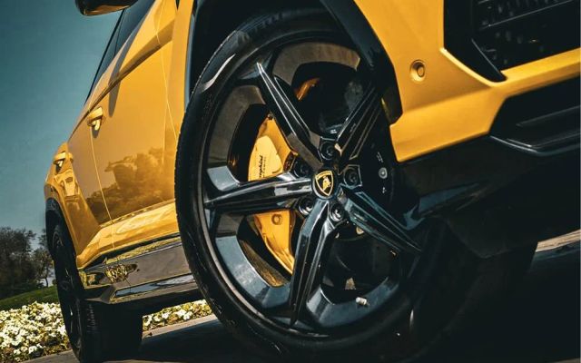 Lamborghini Urus - image 4
