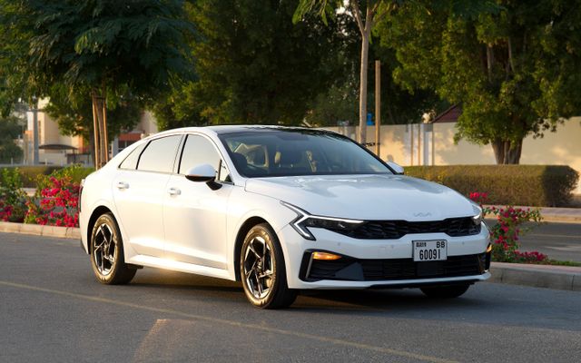 Kia K5 - image 1