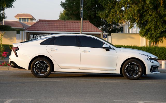 Kia K5 - image 2