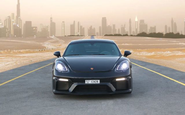 Porsche GT4 Black - image 3