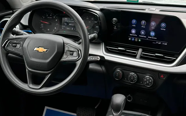CHEVROLET TRAX - image 4