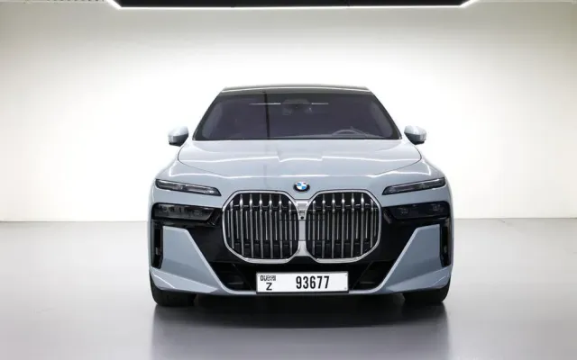 BMW 740i - image 2