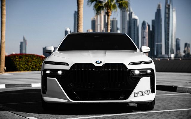 BMW 740 - image 2