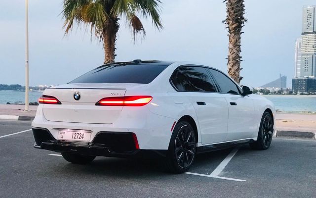 BMW 740 - image 4