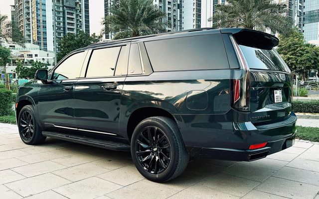 Cadillac Escalade ES - image 3