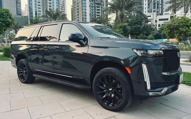 Cadillac Escalade ES - image 2