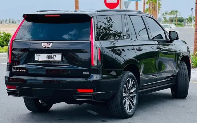 Cadillac Escalade - image 4