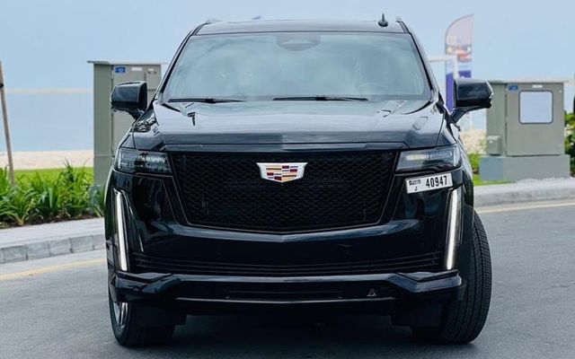 Cadillac Escalade - image 2