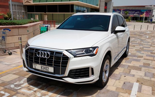 Audi Q7 - image 1