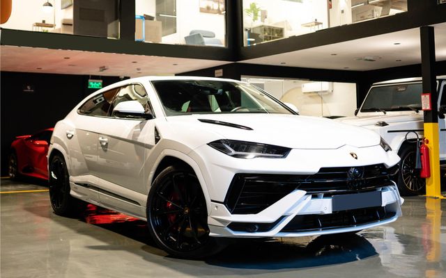 LAMBORGHINI URUS S - image 1