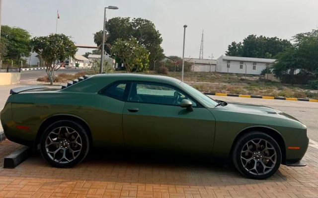 Dodge Challenger - image 3