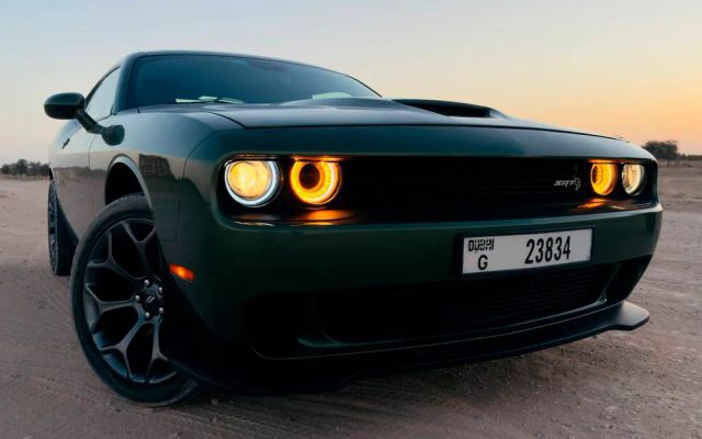Dodge Challenger - image 2