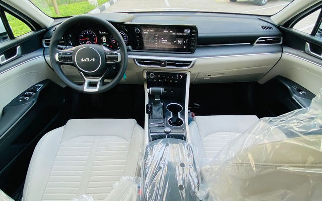 Kia K5 - image 4