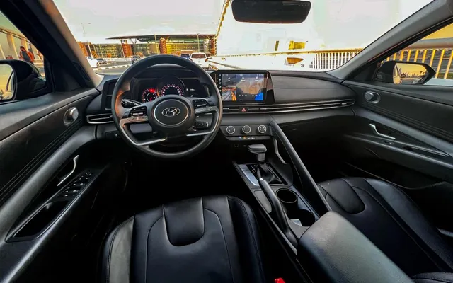 Hyundai Elantra - image 4