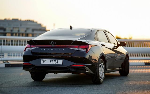 Hyundai Elantra - image 2