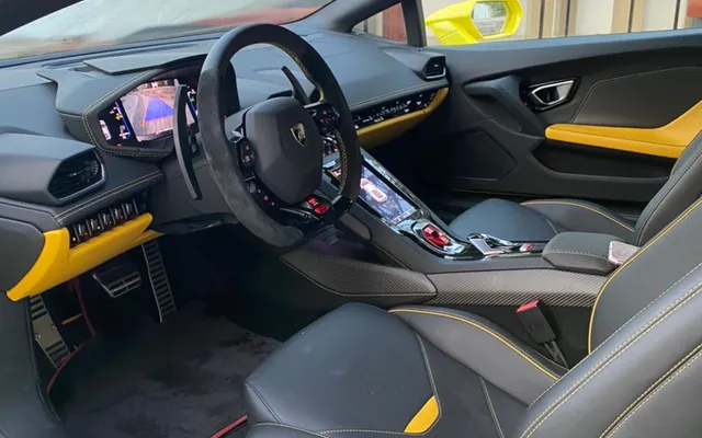 LAMBORGHINI HURACAN - image 3