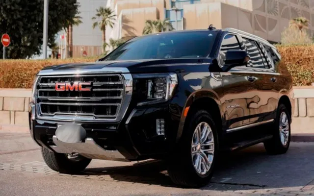 GMC Yukon - image 1