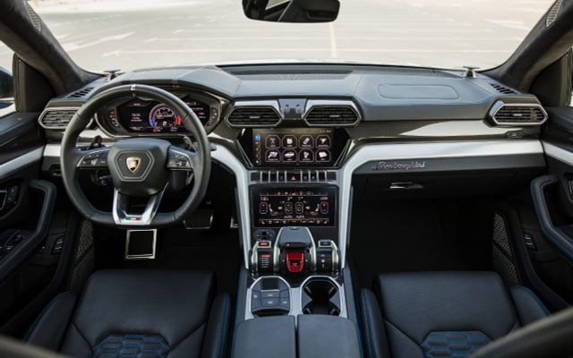 Lamborghini Urus - image 2