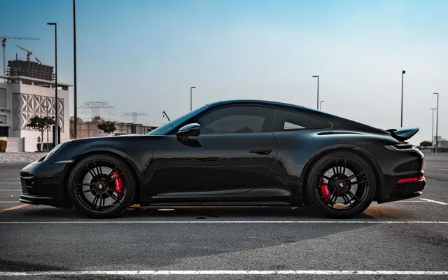 PORSCHE 911 CARRERA GTS - image 2