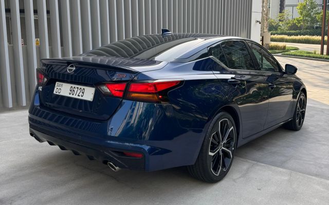 NISSAN ALTIMA RS - image 4