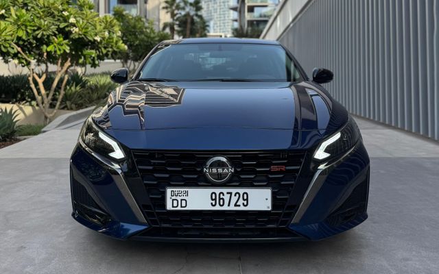 NISSAN ALTIMA RS - image 2