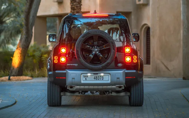 LAND ROVER DEFENDER - image 3