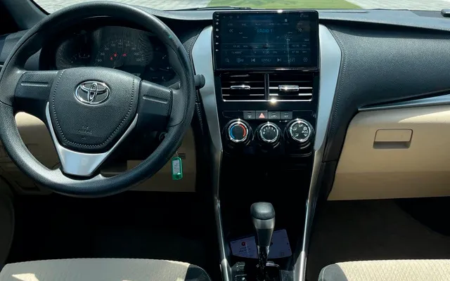 TOYOTA YARIS - image 4
