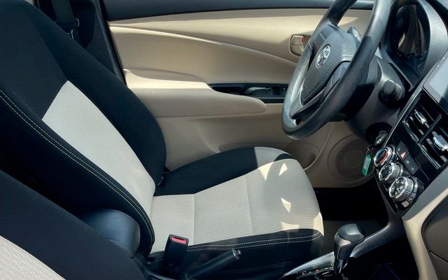 TOYOTA YARIS - image 3