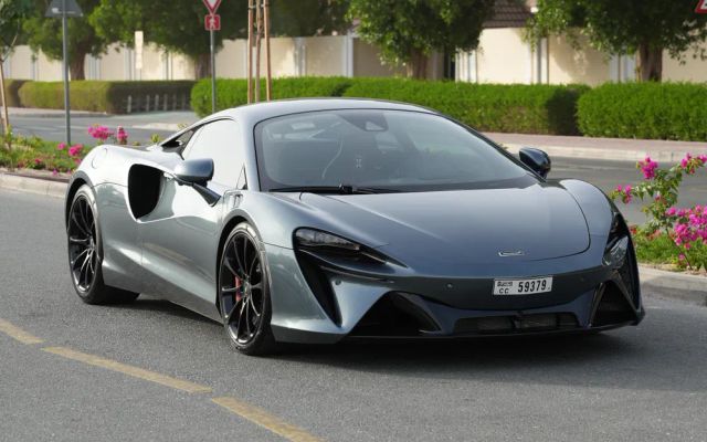 MCLAREN ARTURA - image 1