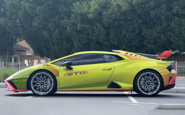 LAMBORGHINI HURACAN - image 2