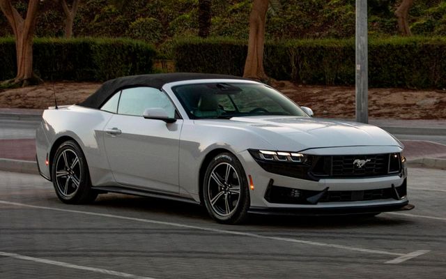 Ford Mustang - image 4