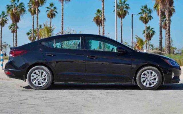 HYUNDAI ELANTRA - image 4