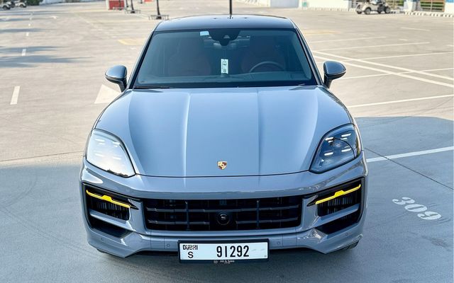 Porsche Cayenne Coupe - image 2