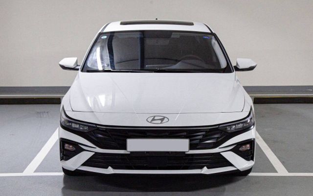 Hyundai Elantra - image 2