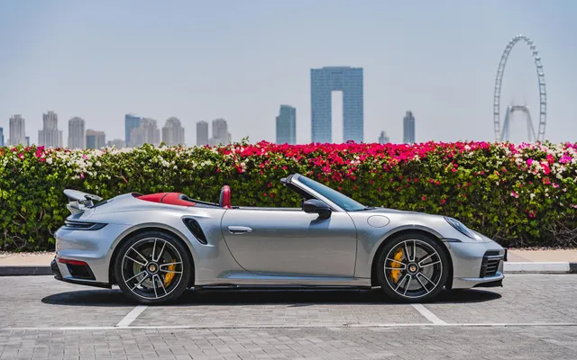 Porsche 911 Turbo S - image 2
