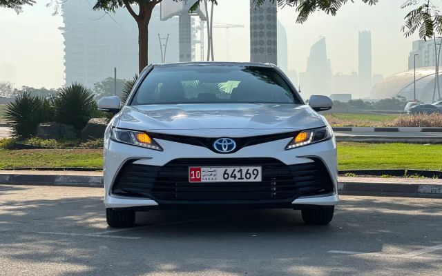 TOYOTA CAMRY HYBRID - image 2