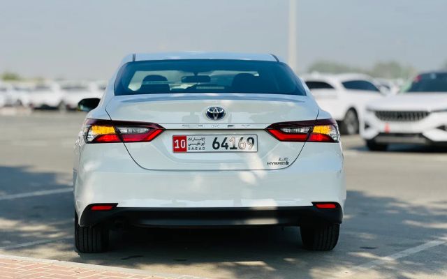 TOYOTA CAMRY HYBRID - image 4