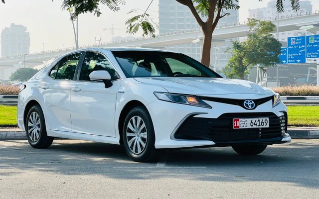 TOYOTA CAMRY HYBRID - image 3