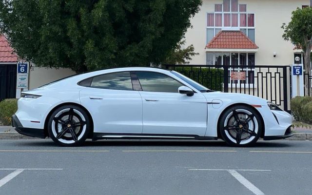 PORSH TAYCAN 4S - image 2