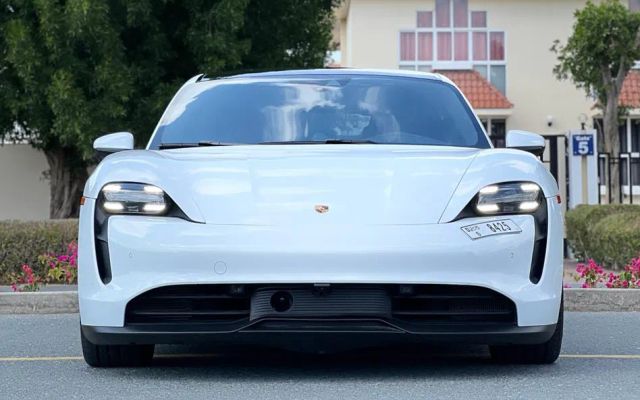 PORSH TAYCAN 4S - image 3