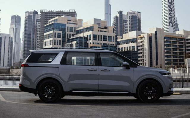KIA CARNIVAL - image 2