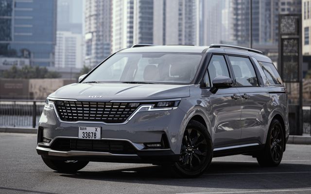 KIA CARNIVAL - image 1
