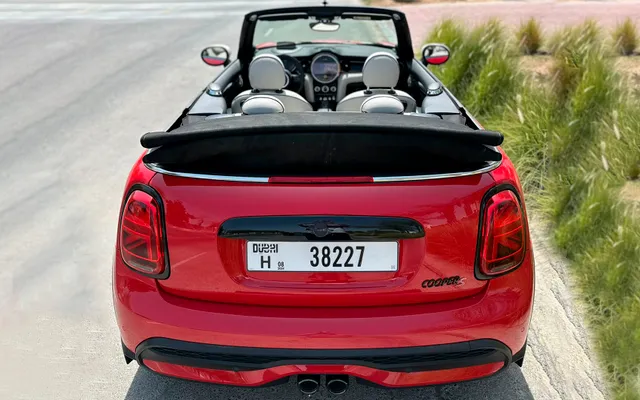 MINI COOPER S Cabrio - image 3