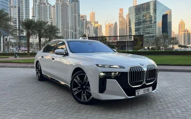 BMW 735i - image 1