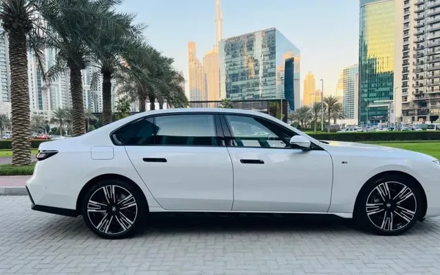 BMW 735i - image 3